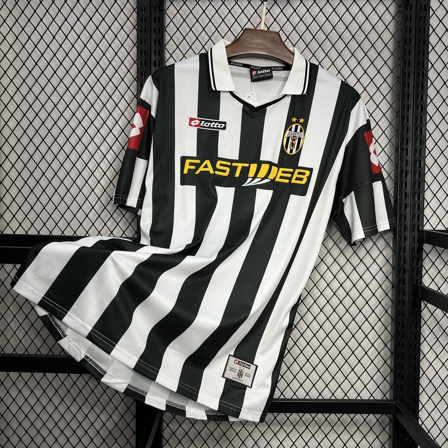 Retro Juventus Home Shirt 2001/02