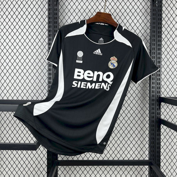 Retro Real Madrid Away Shirt 2006/07