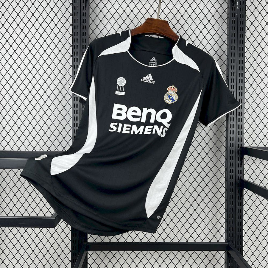 Retro Real Madrid Away Shirt 2006/07